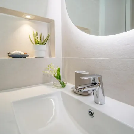 Newly Refurbished In Prime Location アパート *