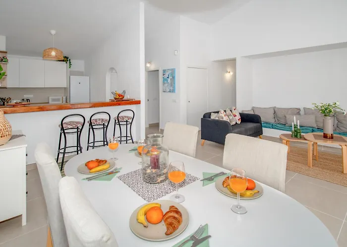 Newly Refurbished In Prime Location *