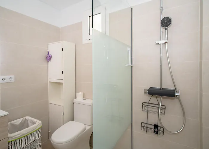 Newly Refurbished In Prime Location شقة