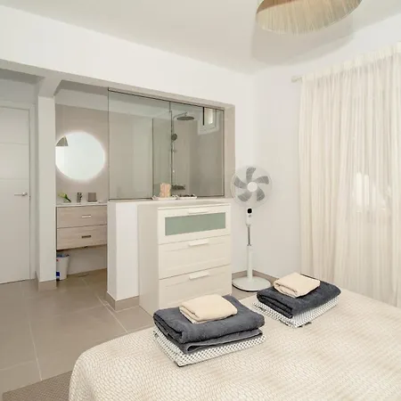 Newly Refurbished In Prime Location 아파트 플라야데라스아메리카스