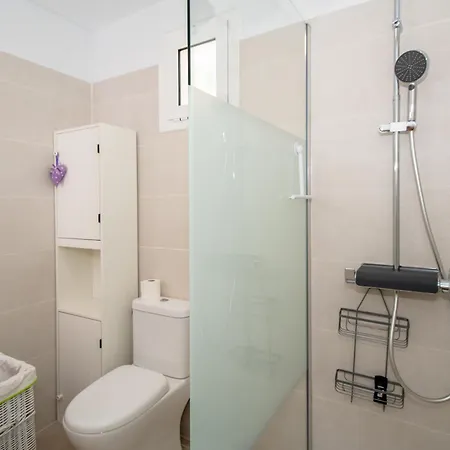 Newly Refurbished In Prime Location 아파트