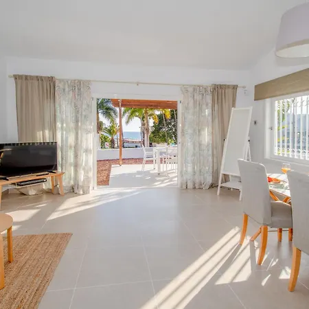 Newly Refurbished In Prime Location 아파트