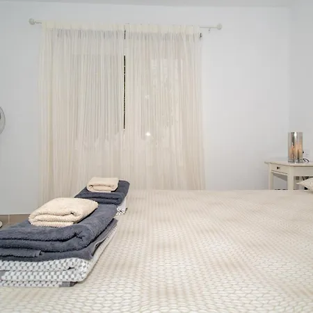 Newly Refurbished In Prime Location * 플라야데라스아메리카스