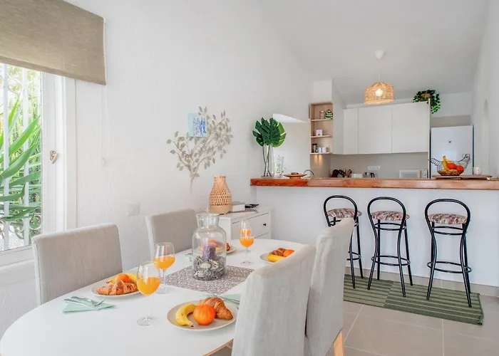 Newly Refurbished In Prime Location * Playa de las Americas (Tenerife)