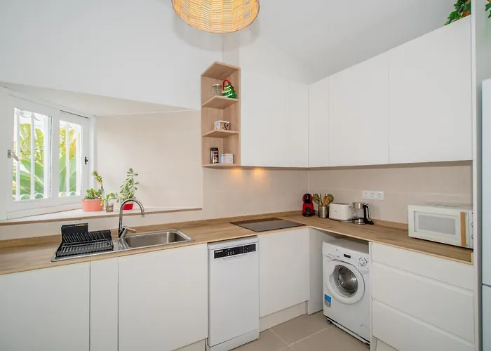 Newly Refurbished In Prime Location Playa de las Americas (Tenerife)